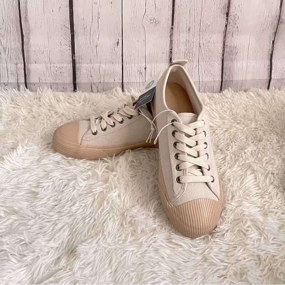 Universal Thread- Women’s Grace Snickers - Picture 1 of 7